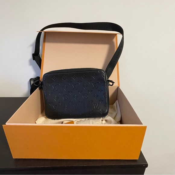 Louis Vuitton Duo Messenger - Picture 2 of 2